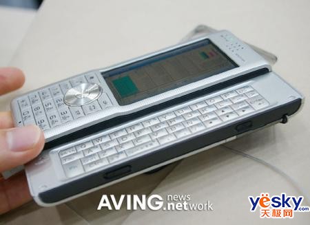 �໬QWERTY֧��WIFI���������ܻ�W-Zero3