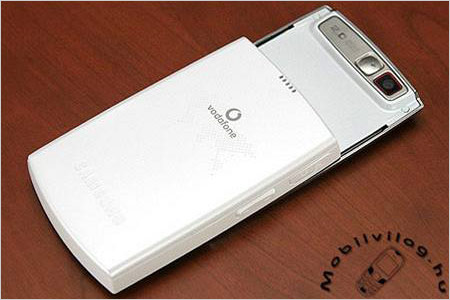 GPS滑盖新宠儿 三星智能机i640真机亮相_手机