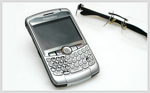 拍照听歌有模有样 黑莓新机8300 Curve_手机