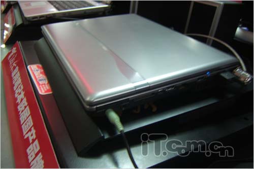 ����1G�ڴ溣��W18˫�˱�Я����5699