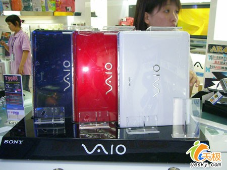 烈焰般的红色 索尼CR13笔记本卖场到货_笔记本