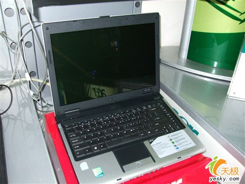 把台式机砸了!宏碁3686本卖场仅售3XXX_笔记