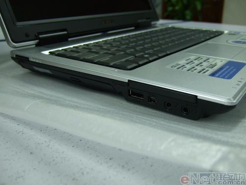 华硕A8S笔记本狂降3000元 现仅9900元_笔记