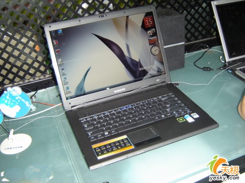���Ƕ���8600M���ԱʼǱ�R70�ٱ��ͼ�
