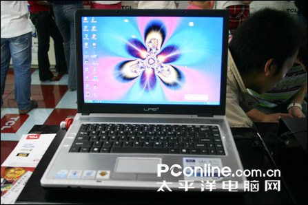 送笔记本彩贴,TCL低端本本K42卖4699元_笔记本