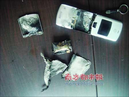 科技时代_摩托罗拉手机爆炸 机主称电池为原装