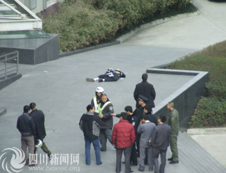 成都华为研发中心一员工跳楼后当场死亡(新浪科技配图/图片来源:四川新闻网)