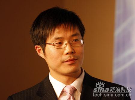 图为:《财经网》编辑部副主任何华峰。
