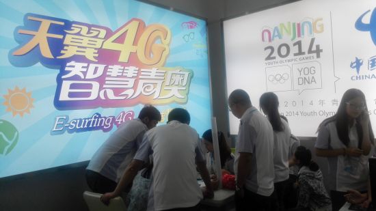 天翼4G标志到处悬挂在青奥会会场