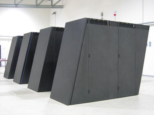 IBM蓝色基因运行新系统 超级计算机贴宾尼兔