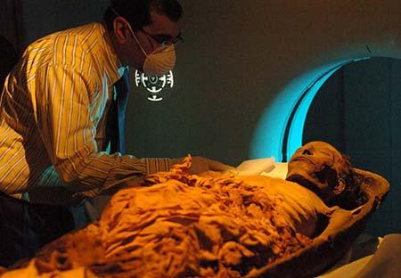 �Ű�����ǿ��Ů���Ͻ��أ�����д��ʷ(ͼ)