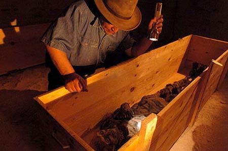 �Ű�����ǿ��Ů���Ͻ��أ�����д��ʷ(ͼ)