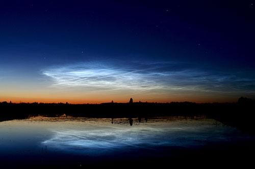图文:7月3日立陶宛出现的夜光云_科学探索_科技时代_新浪网
