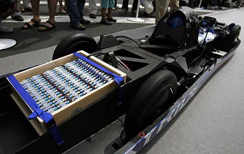 日本5号干电池动力车时速超百公里(图)