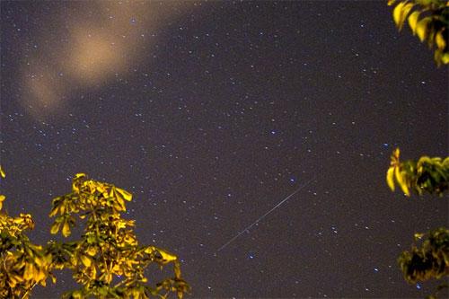 图文:8月13日北爱尔兰出现的英仙座流星_
