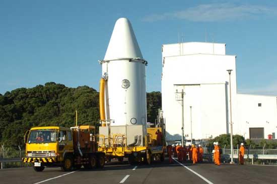 组图:日本探月卫星运输至发射场_滚动新闻_科技时代_新浪网