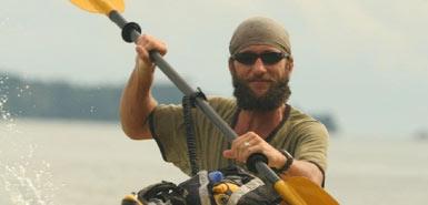 英国探险家靠人力花13年环游地球(图)