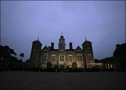 英国十大著名鬼宅:无头皇后住所居首