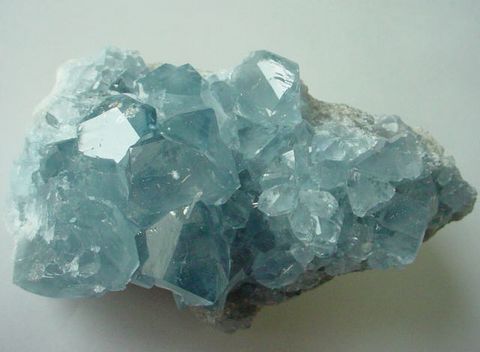 天青石是天秤座能量的代表(图片来源轻博客) 天青石是天秤座能量的代表(图片来源轻博客)