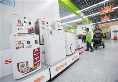 上海某超市内在售的空气净化器。图/东方IC 上海某超市内在售的空气净化器。图/东方IC