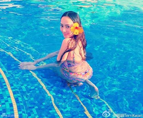 关颖怀孕4个半月,春节期间在夏威夷安胎度假。图片来源:关颖微博 关颖怀孕4个半月,春节期间在夏威夷安胎度假。图片来源:关颖微博
