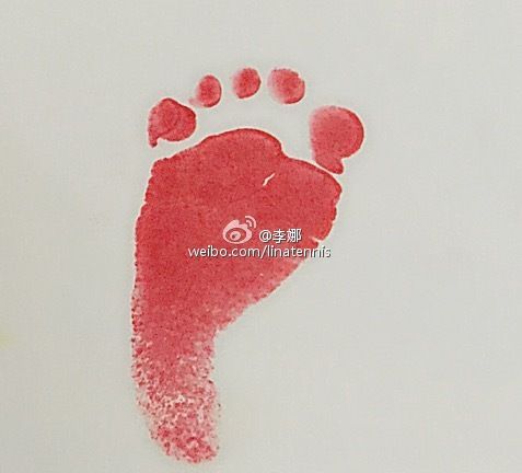 李娜微博晒宝宝小脚照 李娜微博晒宝宝小脚照