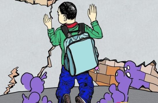 男孩常 “分心” 被罚跪路边 男孩常 “分心” 被罚跪路边