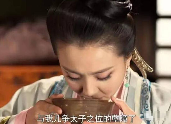 剧中向氏差点喝下淡竹叶水 《芈月传》中向氏差点喝下滑胎药