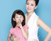 翁虹：晒六岁可爱女儿