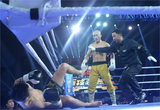 12.31武林风一龙最新比赛视频:一龙狂虐KO日