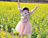 天使小公主畅游花海