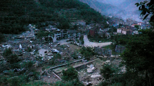 目前灾区最需要的是帐篷！！！