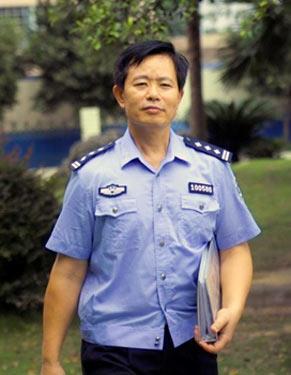 图:全国公安二级英模、全国十佳少先队志愿辅导员杨顺德(blog)