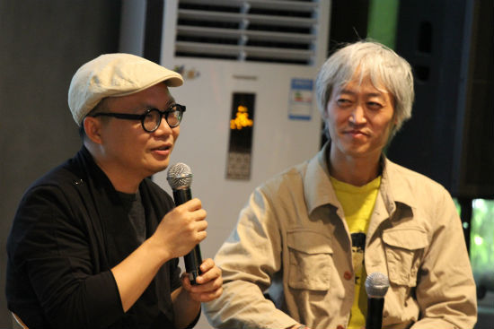 廖伟棠与小河在《春盏》首发式上
