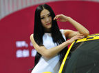 视频：菲亚特展台妩媚车模 2011上海车展亮相
