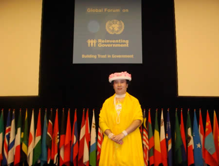 世界和平慈善基金总会会长张田女士谈我国慈善