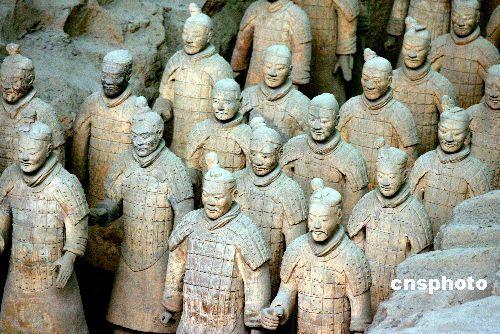 西安秦始皇兵马俑,铜车马,出土唐三彩文物. 中新社发 周青先 摄