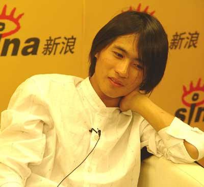 韩寒公布全年所有收入:我一年就赚200万