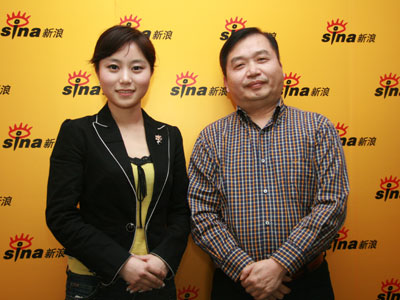 图为《商界》杂志社社长、总编辑刘旗辉(右)与主持人乔旎(左)(图片来源:新浪财经) 图为《商界》杂志社社长、总编辑刘旗辉(右)与主持人乔旎(左)(图片来源:新浪财经)