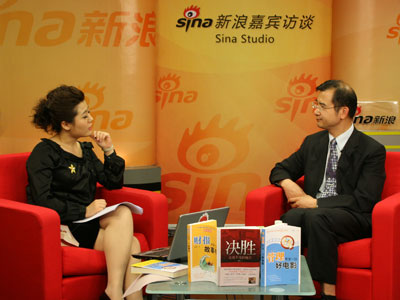 刘顺仁(右)与主持人权静(左)畅聊新书《决胜在看不见的地方》及他对管理学的心得体会。 刘顺仁(右)与主持人权静(左)畅聊新书《决胜在看不见的地方》及他对管理学的心得体会。