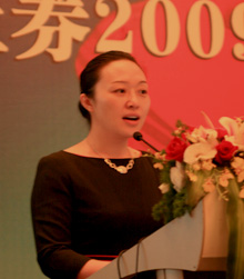 图为长江证券副总裁马莉。 图为长江证券副总裁马莉。