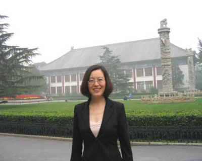 王薛红,北京大学中国公益彩票事业研究所所长,被称为中国彩票研究第一人,也是我国彩票条例立法的重要参与者,她认为,我国《彩票管理条例》的颁布实施,尽管为彩票事业的健康发展夯实了制度基础,但由于还缺乏细则的配套,所以严谨的信息披露制度也就无从谈起。 王薛红,北京大学中国公益彩票事业研究所所长,被称为中国彩票研究第一人,也是我国彩票条例立法的重要参与者,她认为,我国《彩票管理条例》的颁布实施,尽管为彩票事业的健康发展夯实了制度基础,但由于还缺乏细则的配套,所以严谨的信息披露制度也就无从谈起。