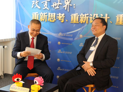 弘毅投资总裁赵令欢(右)和嘉宾主持杨鹏(左)讨论访谈话题(资料图片) 弘毅投资总裁赵令欢(右)和嘉宾主持杨鹏(左)讨论访谈话题(资料图片)