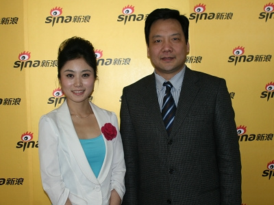 图片左起为:新浪财经主持人乔旎、人大副校长陈雨露(来源:资料图片) 图片左起为:新浪财经主持人乔旎、人大副校长陈雨露(来源:资料图片)