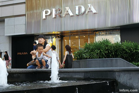 外资品牌们正在嵌入中国的城市,中国的生活 (南方周末记者 翁洹/图) 外资品牌们正在嵌入中国的城市,中国的生活 (南方周末记者 翁洹/图)