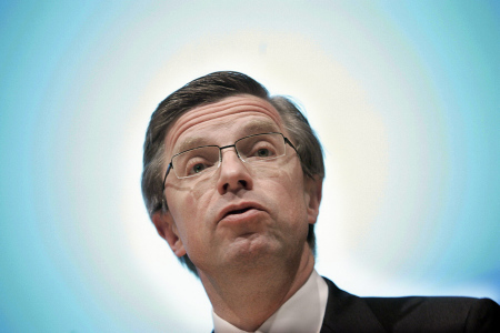 图为斯塔伯格在一个新闻发布会上 图为斯塔伯格在一个新闻发布会上