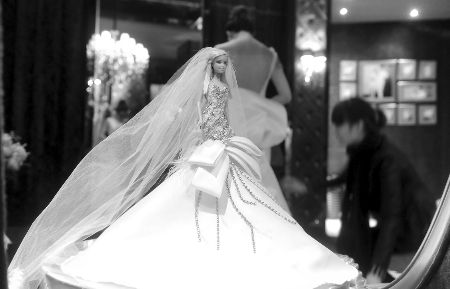 年轻人追求特色、追求创意是婚庆成本不断走高的原因之一 年轻人追求特色、追求创意是婚庆成本不断走高的原因之一