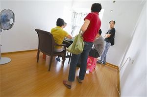 3D-5G的小房里也是麻将战场。 3D-5G的小房里也是麻将战场。