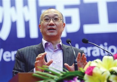 企业家冯仑发表演讲 企业家冯仑发表演讲