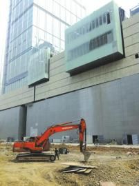 成都街头的斗山挖掘机。 成都街头的斗山挖掘机。